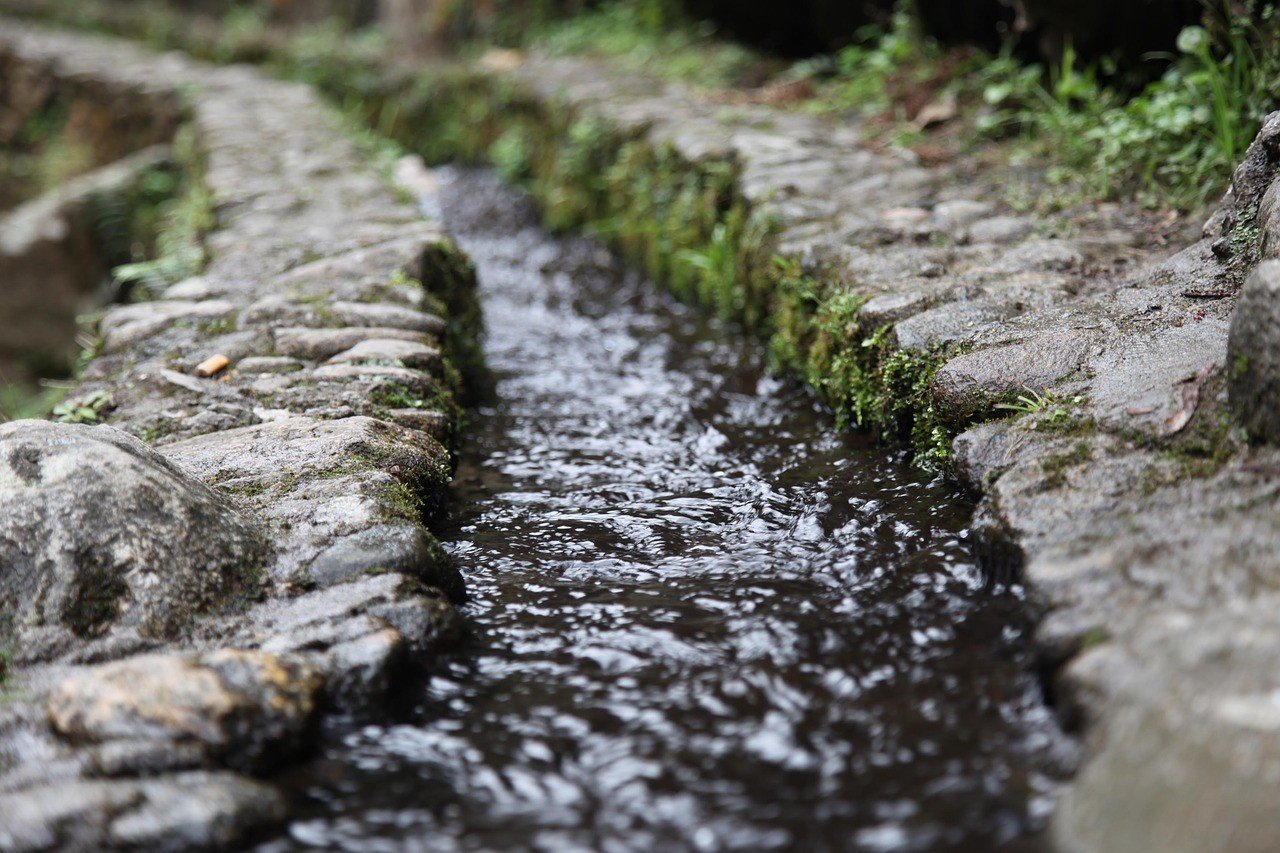 creek-713988_1280