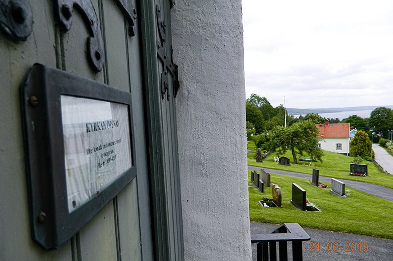 Öppen kyrka – stänger och slänger ut