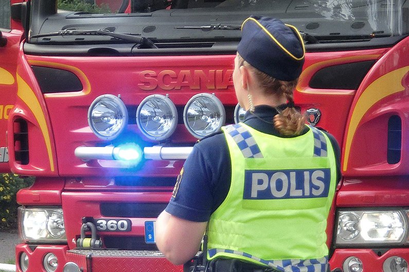 Nödvändigt polisstöd – mot upplopp, kyrkoattentat